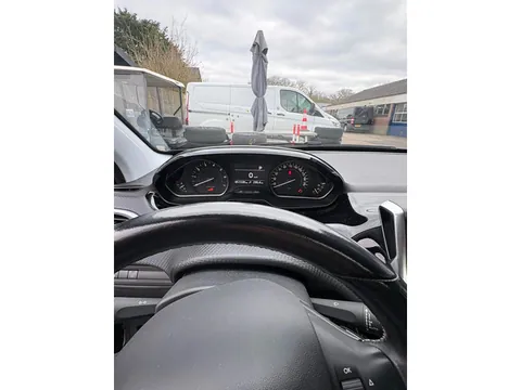 Peugeot 208, foto 11
