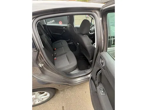 Peugeot 208, foto 8